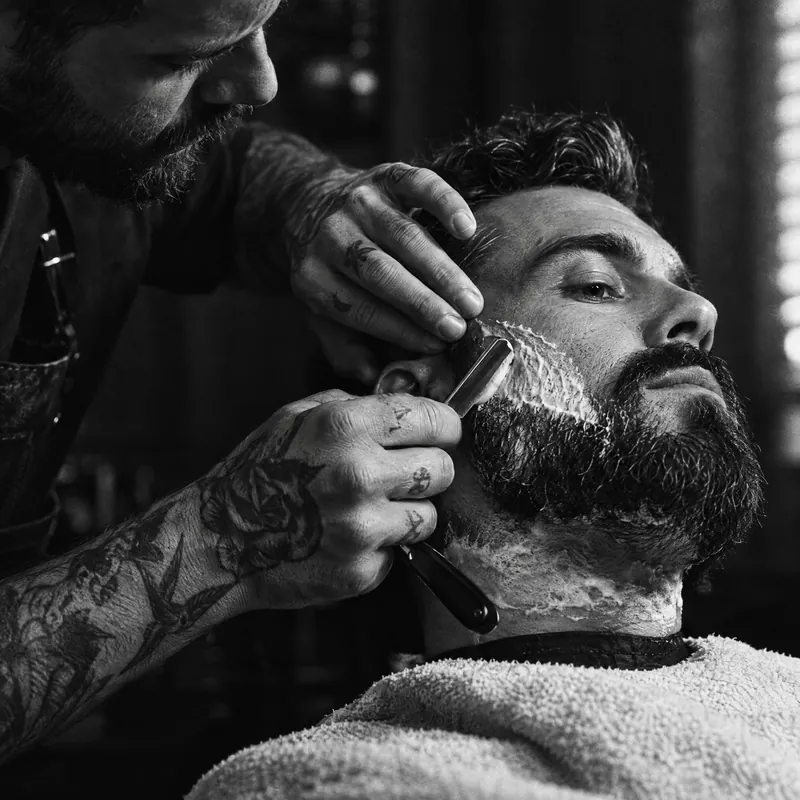 Barba desenhada na navalha